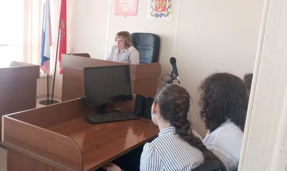 public/uploads/fcbe13a9c92f26bc13af1428ebd9f505bb244128558a364c18ab2224b4d1f913